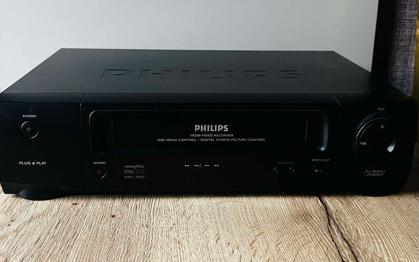 Philips VR200 Video Recorder + Scart to HDMI Lead + 3 VHS Video Tapes