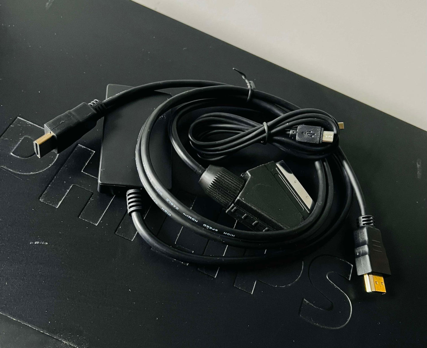 Philips VR200 Video Recorder + Scart to HDMI Lead + 3 VHS Video Tapes