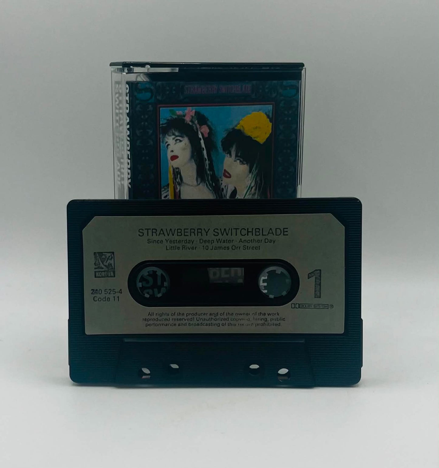 Strawberry Switchblade (Chromedioxide Cassette)